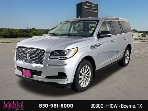 Used 2024 Lincoln Navigator Premiere AWD/4WD image 3