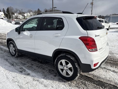 Used 2022 Chevrolet Trax LT w/ LT Convenience Package image 6