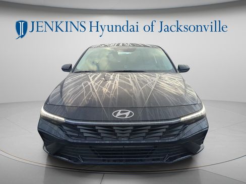 New 2025 Hyundai Elantra SE FWD image 8