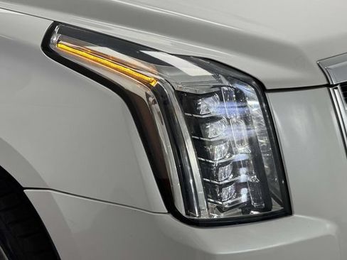 Used 2016 Cadillac Escalade ESV Luxury AWD/4WD image 50