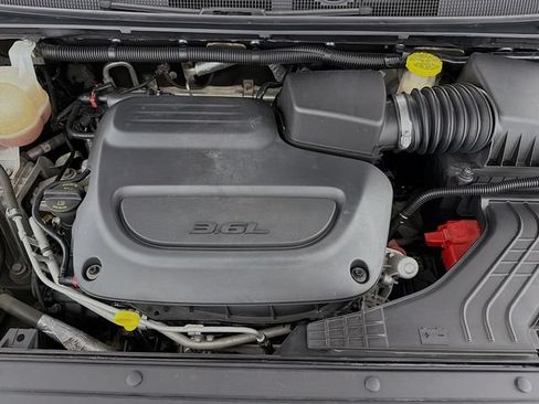 Used 2020 Chrysler Pacifica Touring-L FWD image 30