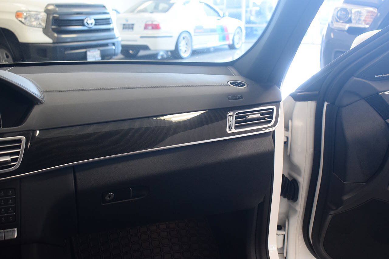 Used 2016 Mercedes-Benz E 400 Sedan image 29