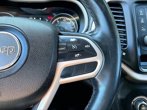 Used 2017 Jeep Cherokee Sport AWD/4WD image 12