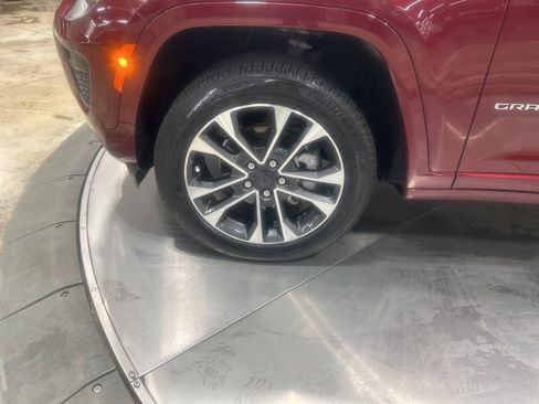 Used 2022 Jeep Grand Cherokee Overland w/ Luxury Tech Group IV image 32