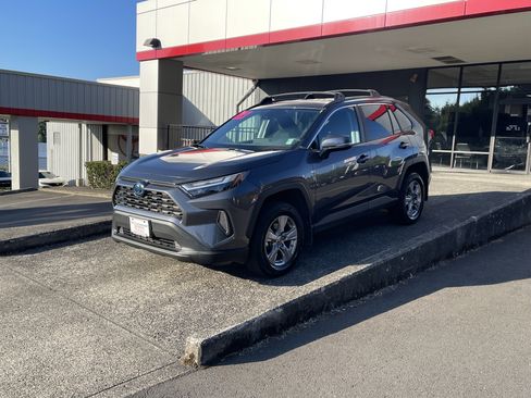 Certified 2024 Toyota RAV4 LE AWD/4WD image 4