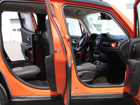 Used 2015 Jeep Renegade Trailhawk AWD/4WD image 10