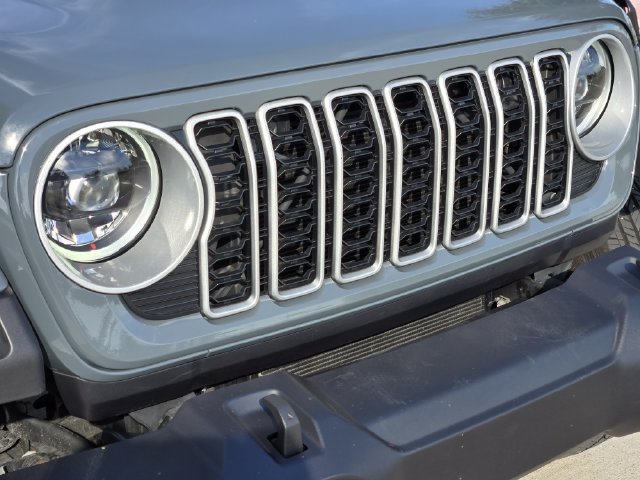 Certified 2026 Jeep Wrangler Unlimited Sahara AWD/4WD image 11