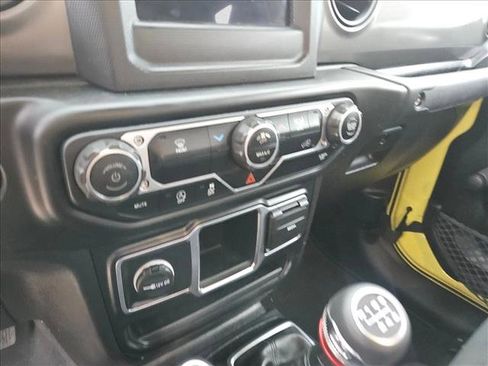 Used 2023 Jeep Gladiator Sport AWD/4WD image 17