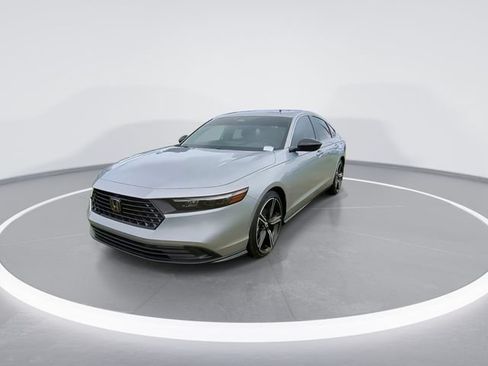 Used 2025 Honda Accord Sport image 3