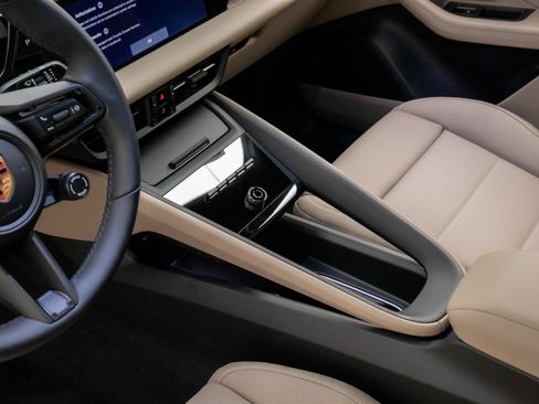 New 2025 Porsche Macan 4 Electric AWD/4WD image 13