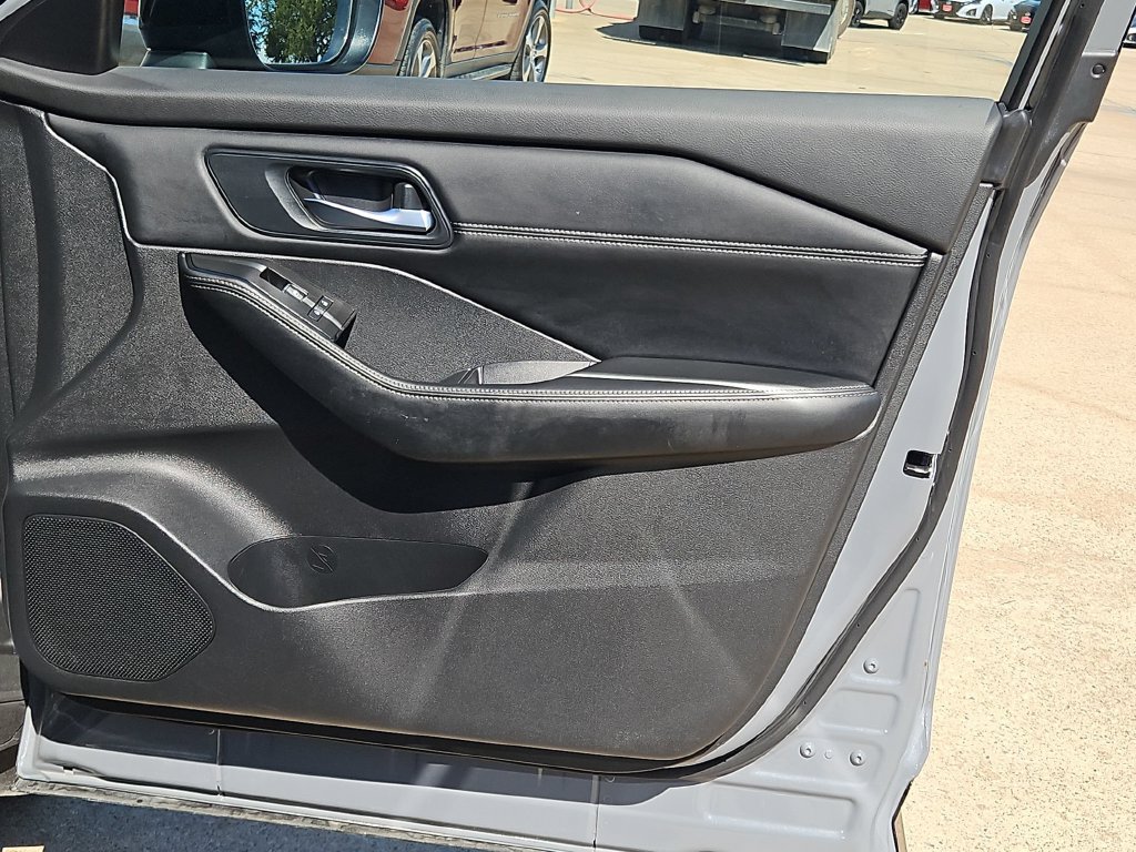 Used 2025 Nissan Rogue SL w/ SL Premium Package FWD image 29