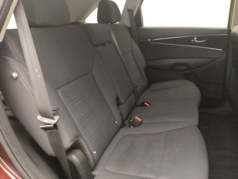 Used 2018 Kia Sorento LX image 19