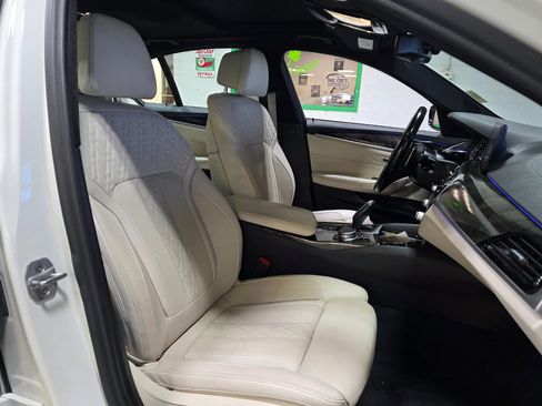 Used 2018 BMW 530e xDrive image 25