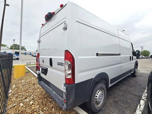 Used 2026 RAM ProMaster 2500 w/ Convenience Group FWD image 3