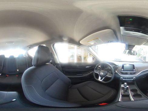Used 2025 Nissan Altima 2.5 SV FWD image 42
