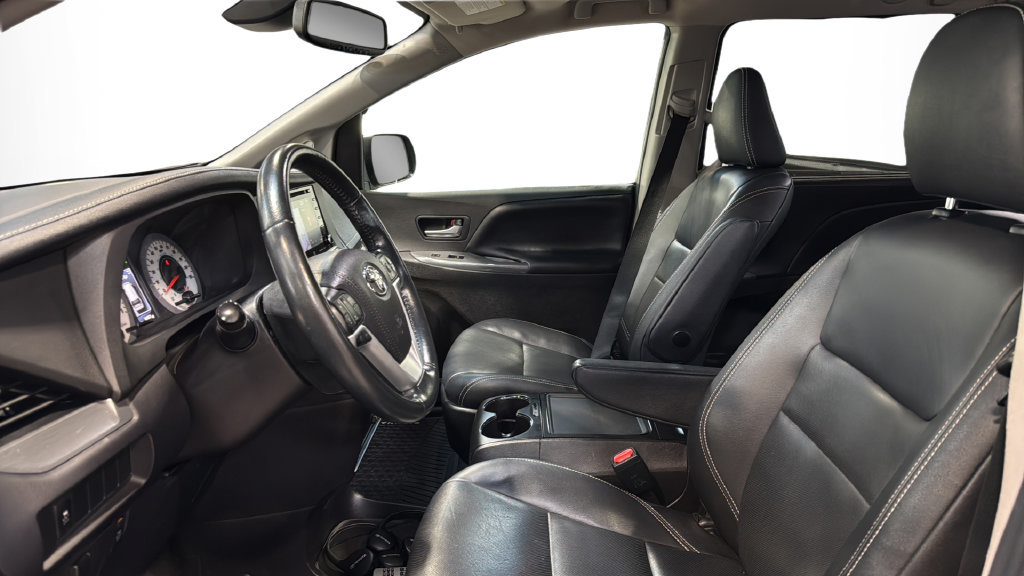 Used 2019 Toyota Sienna SE AWD/4WD image 25