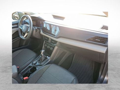 Used 2024 Volkswagen Taos SE image 12