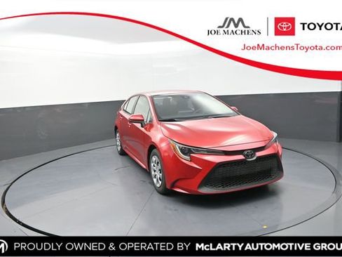 Used 2021 Toyota Corolla LE FWD image 1