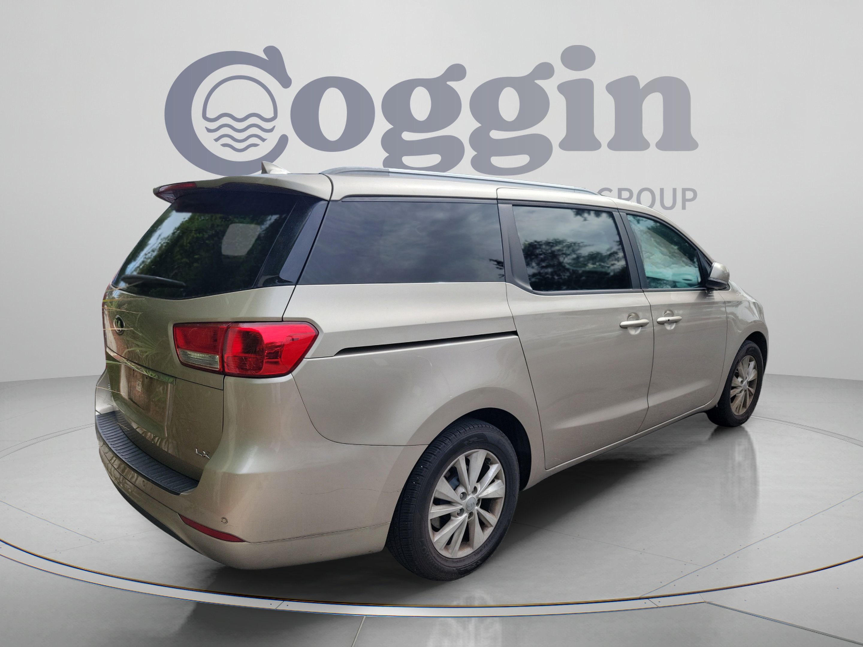Used 2017 Kia Sedona LX w/ LX Essentials Premium Package FWD image 4