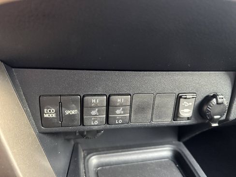 Used 2015 Toyota RAV4 Limited AWD/4WD image 24