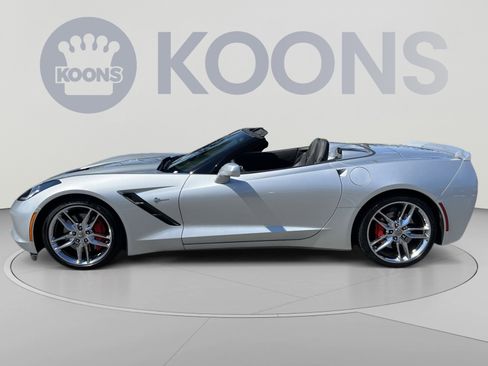 Used 2017 Chevrolet Corvette Stingray Convertible RWD image 2