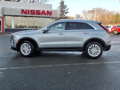 Used 2024 Cadillac XT4 Luxury w/ Cold Weather Package image 8