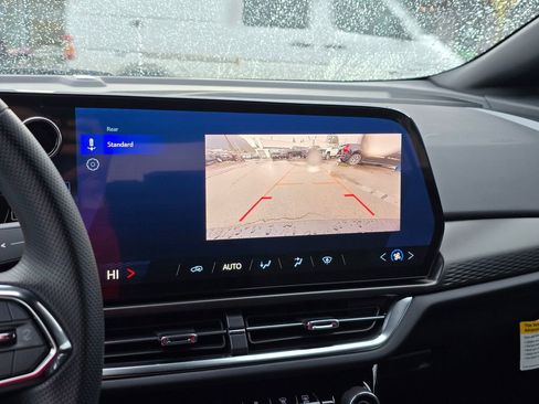 Used 2025 Chevrolet Equinox EV LT image 24