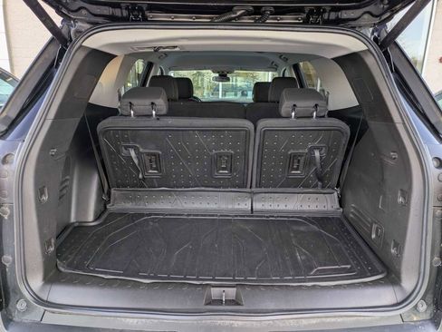 Used 2021 Chevrolet Traverse LT image 30