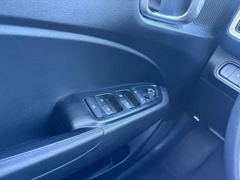 Used 2025 Hyundai Venue SEL image 18