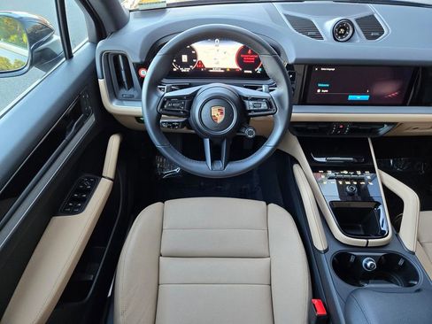 Certified 2025 Porsche Cayenne image 16