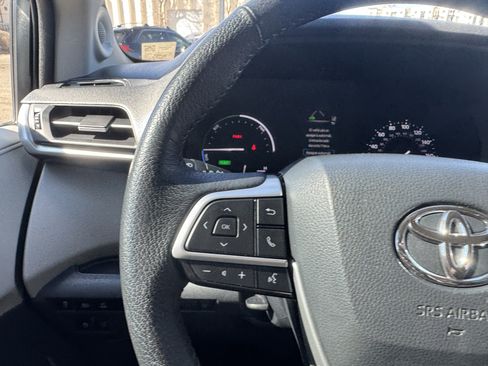 Certified 2023 Toyota Sienna XLE w/ XLE Plus Package image 23