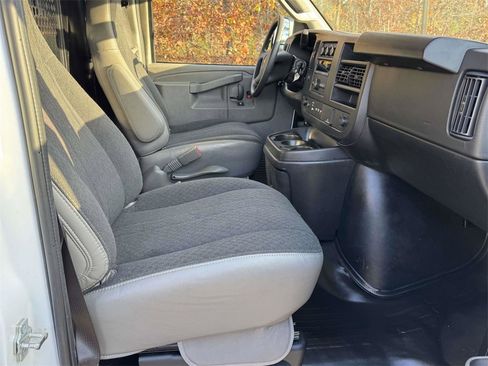 Used 2024 GMC Savana 2500 w/ Driver Convenience Package image 14