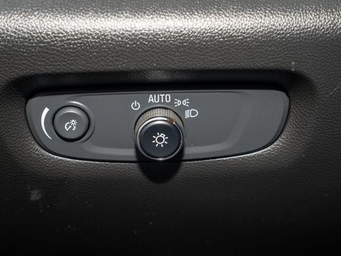 Used 2023 Chevrolet Traverse LT FWD image 31