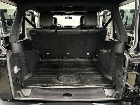 Used 2016 Jeep Wrangler Unlimited Rubicon AWD/4WD image 18