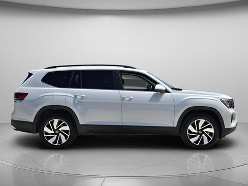 Certified 2026 Volkswagen Atlas SE w/ Panoramic Sunroof Package FWD image 5