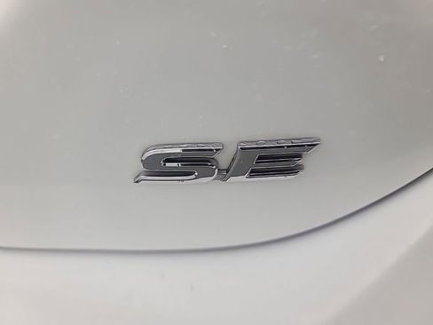 Used 2022 Toyota Camry SE FWD image 11
