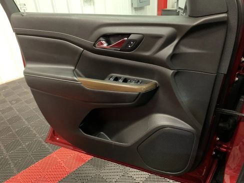 Used 2020 GMC Acadia SLE image 28