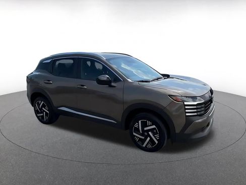 Used 2026 Nissan Kicks SV w/ Cold Weather Package FWD image 2