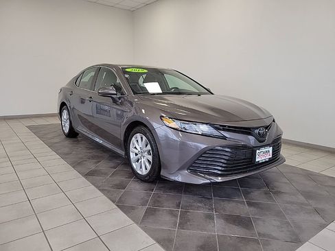Used 2019 Toyota Camry LE image 1