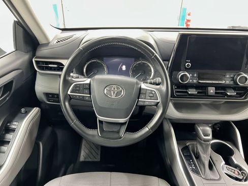 Used 2023 Toyota Highlander LE image 11