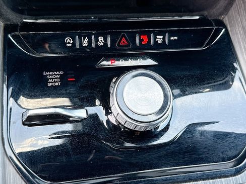 Used 2023 Jeep Wagoneer L Series II image 18