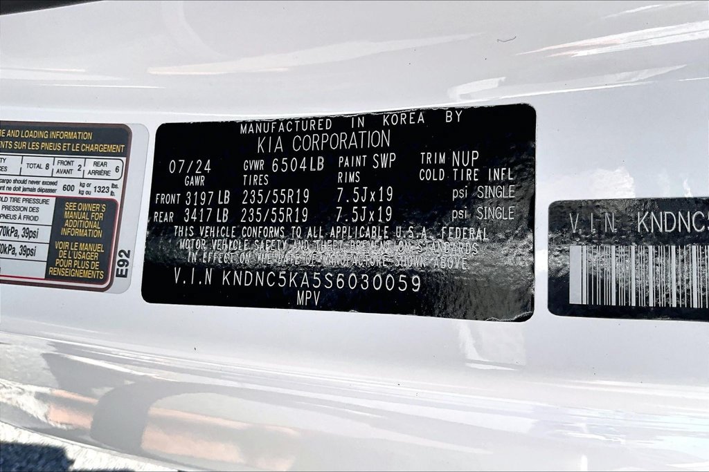 Used 2025 Kia Carnival EX FWD image 16