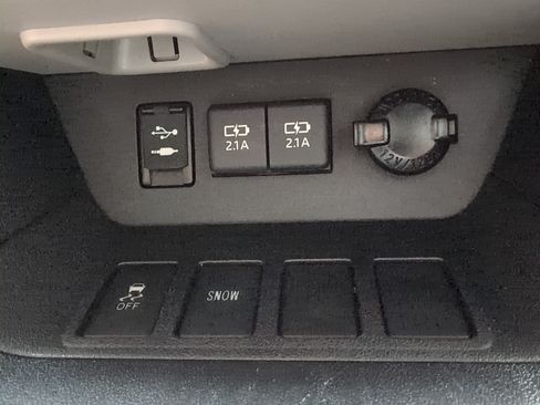 Used 2019 Toyota Highlander Limited Platinum FWD image 41
