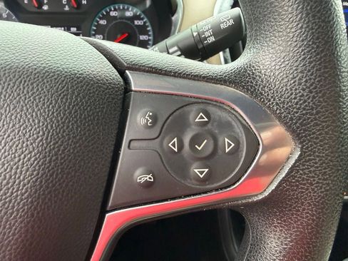 Used 2023 Chevrolet Traverse LS FWD image 12