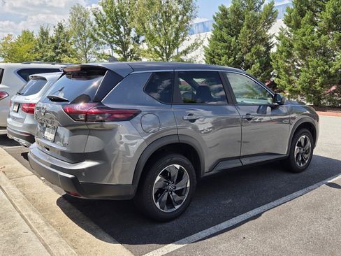 Used 2025 Nissan Rogue SV AWD/4WD image 4