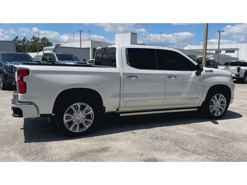 Certified 2025 Chevrolet Silverado 1500 High Country AWD/4WD image 9