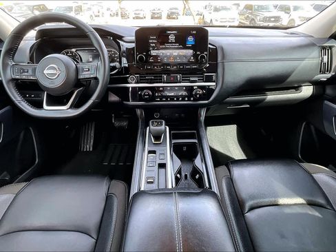 Used 2024 Nissan Pathfinder SL image 15