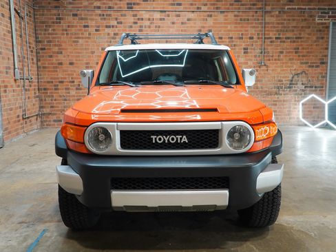 Used 2014 Toyota FJ Cruiser 4WD w/ Upgrade Package image 5