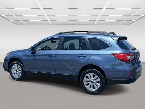 Used 2017 Subaru Outback 2.5i Premium AWD/4WD image 3