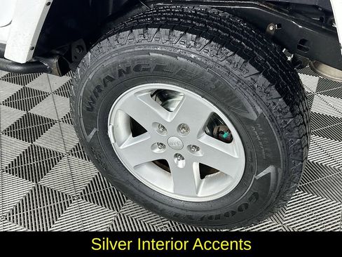 Used 2018 Jeep Wrangler Unlimited Sport image 35